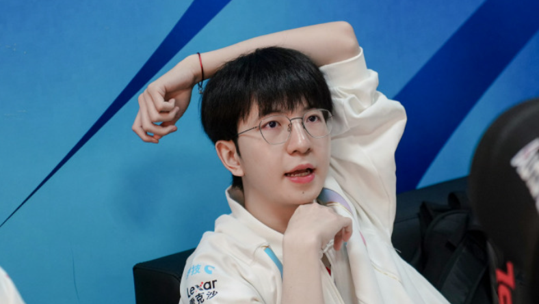 来自