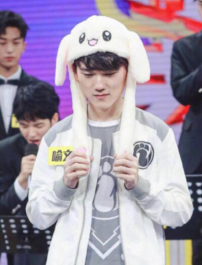 真的负责任！ Chovy 的Tsar闪现推倒了三个Rulers，而Zeli的电击击杀了GEN3-2NS