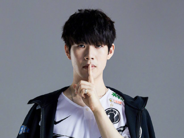 王淞化身纳尔一拍二 微笑枪枪爆头 微笑队3-1淘汰957队晋级决赛