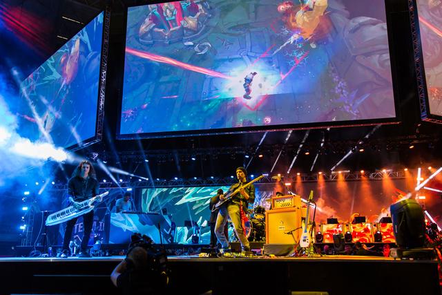 DOTA2比分：中国DOTA2职业杯，IG 1：2 被LBZS翻盘遭粉丝质疑